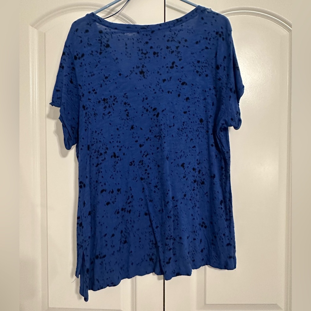 Rock & Republic Charcoal Speckled Tee - Picture 2 of 4